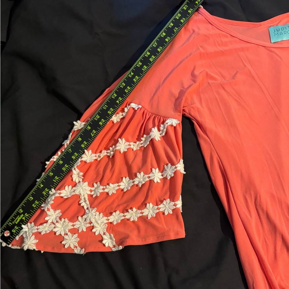 Coral Split Back 3/4 Bell Sleeves w Crocheted flowers Blouse - Picture 4 of 4